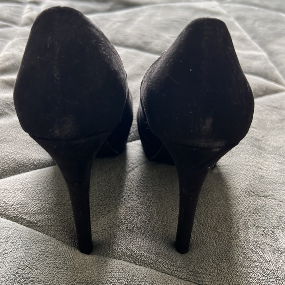 Chinese Laundry 5 Inch Heels. - Picture 3 of 6